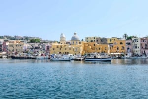 Desde Nápoles: traslado a Procida con tour en barco por la isla