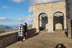 Из Палермо: Экскурсия по средневековым замкам в Какамо и Чефалу.