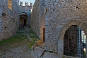 Из Палермо: Экскурсия по средневековым замкам в Какамо и Чефалу.