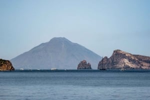 Au départ de Taormine : Excursion d'une journée à Chic Panarea et Stromboli