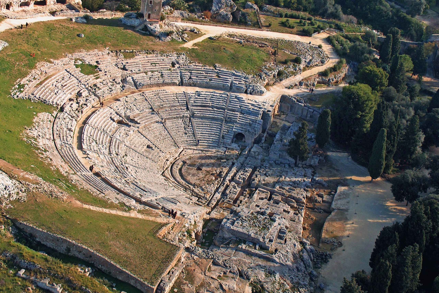 タオルミーナ発：シラクーサとオルティージャ島ガイドツアー