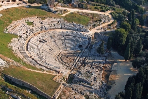 タオルミーナ発：シラクーサとオルティージャ島ガイドツアー