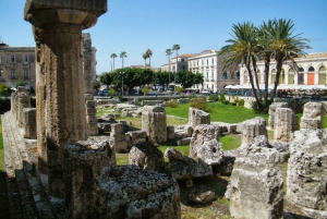 タオルミーナ発：シラクーサとオルティージャ島ガイドツアー