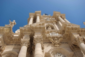 タオルミーナ発：シラクーサとオルティージャ島ガイドツアー