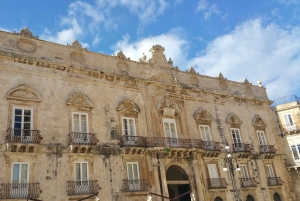 タオルミーナ発：シラクーサとオルティージャ島ガイドツアー