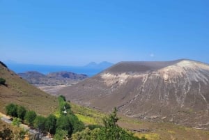De Taormina: Mini-cruzeiro guiado pelas Eólias de Lipari e Vulcano