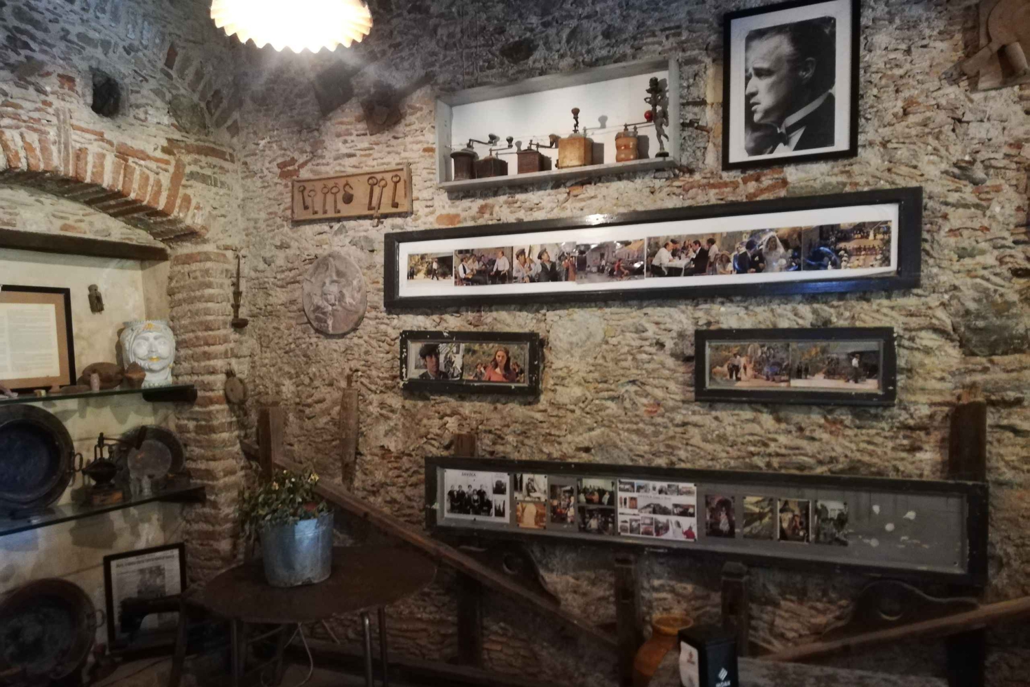 タオルミーナから：シチリア村のゴッドファーザー映画ツアー