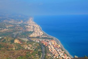 タオルミーナから：シチリア村のゴッドファーザー映画ツアー