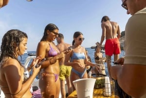 From Trapani: Egadi Islands Boat Tour to Favignana and Levanzo with Lunch