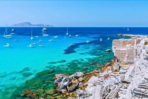 Från Trapani: Tur till Egadiöarna med gummibåt till Favignana och Levanzo med lunch