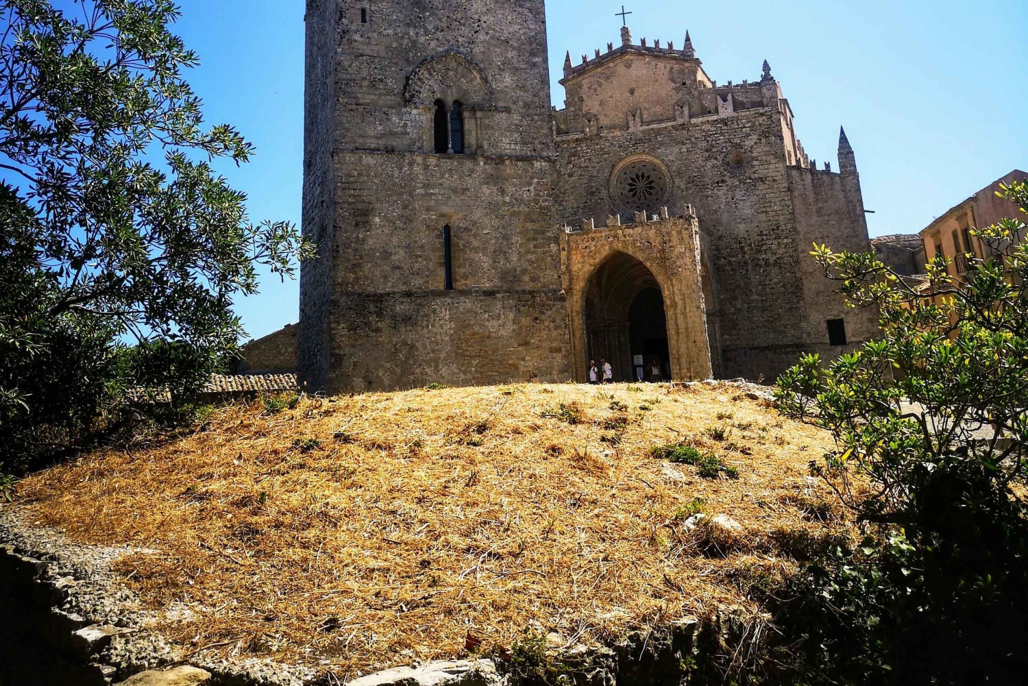 トラーパニ発：エリーチェ散策と特産品試食ツアー