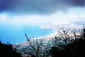 トラーパニ発：エリーチェ散策と特産品試食ツアー