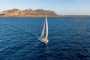 Von Trapani aus: Ganztägige Segelbootstour nach Favignana und Levanzo