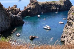 Desde Tropea: Isla Panarea y volcán Stromboli por la noche