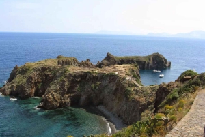 Da Tropea: Isola di Panarea e Vulcano Stromboli di notte