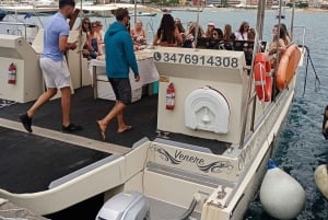 Giardini Naxos: Tour al tramonto in catamarano con i delfini con Aperetif