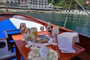 ジャルディーニ・ナクソス：イソラ・ベッラと洞窟クルーズ（アペリティフ付き）