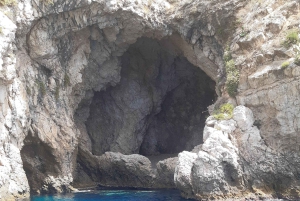 ジャルディーニ・ナクソス：イソラ・ベッラと洞窟クルーズ（アペリティフ付き）