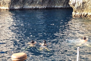 ジャルディーニ・ナクソス：イソラ・ベッラと洞窟クルーズ（アペリティフ付き）