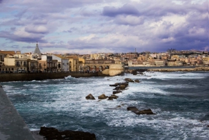 Guided tour of Ortigia with Fish Street Food at the market