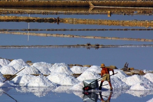 Tour guiado pelas Salinas de Marsala e colheita de sal