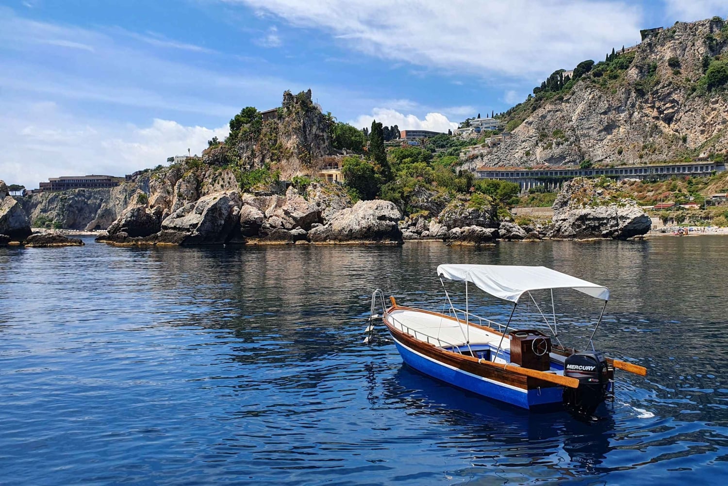 Croisière d'une demi-journée à Taormine avec plongée et apéritif
