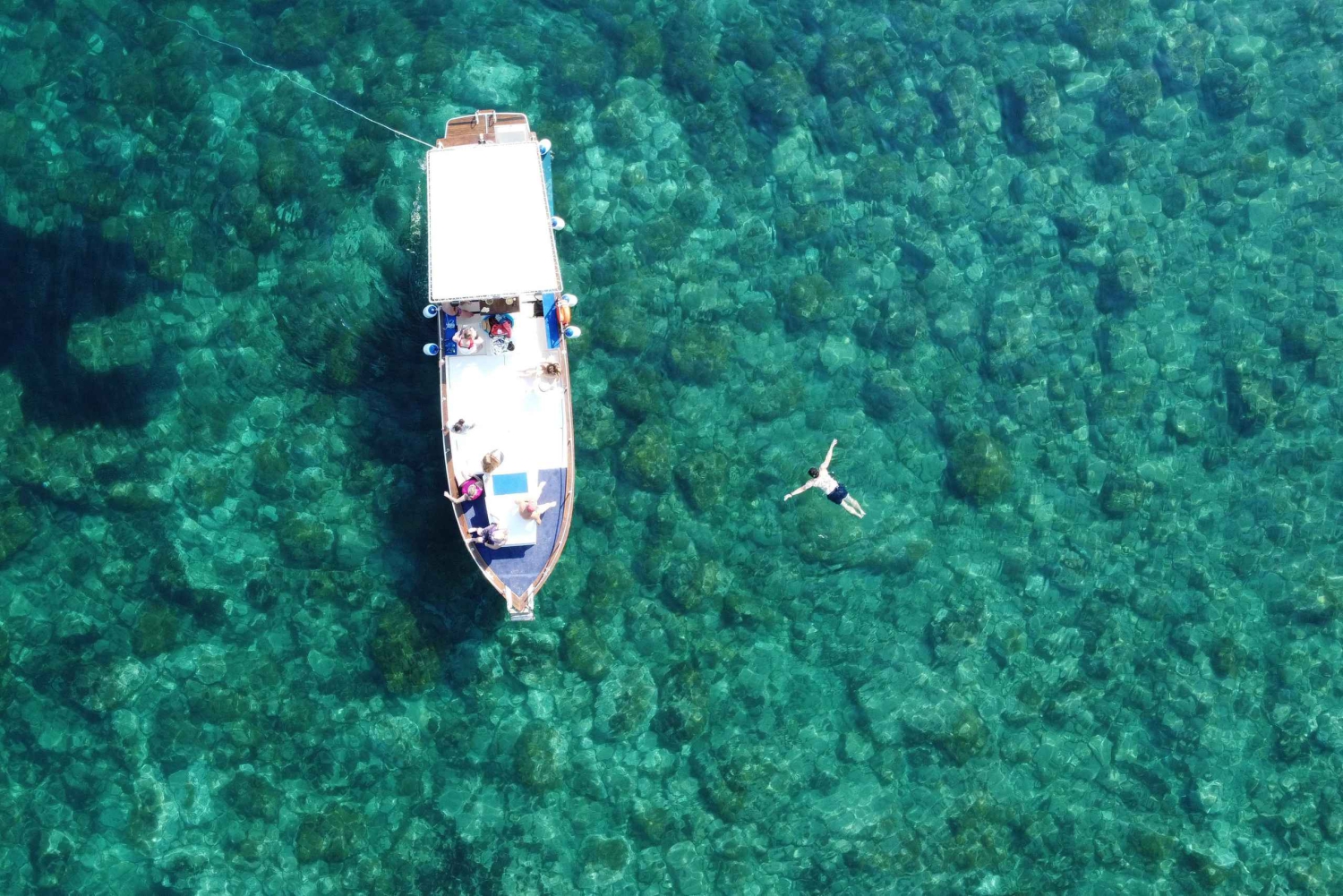 Croisière d'une demi-journée à Taormine avec plongée et apéritif