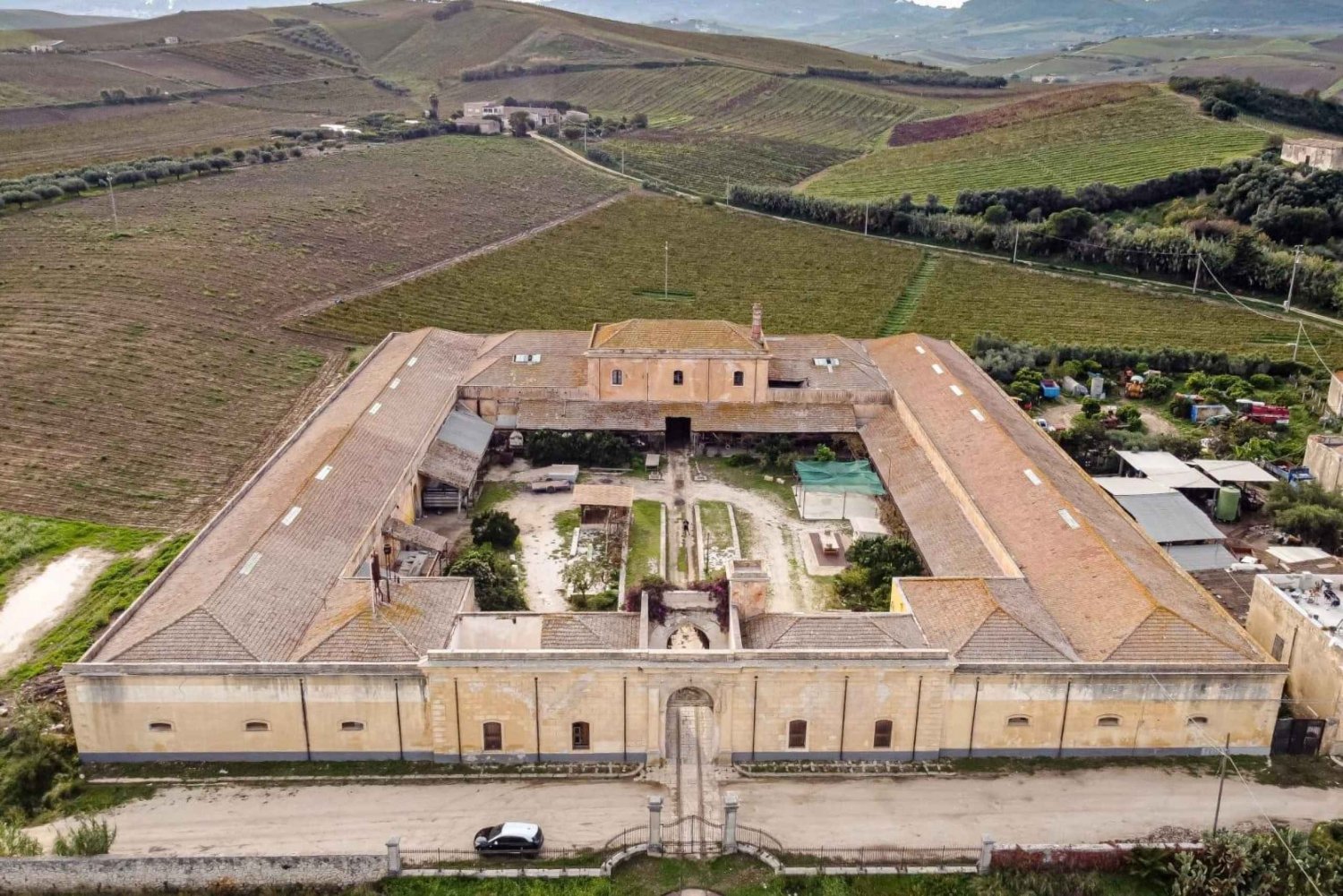 Visite historique de Baglio Florio Adamo avec dégustation de vin