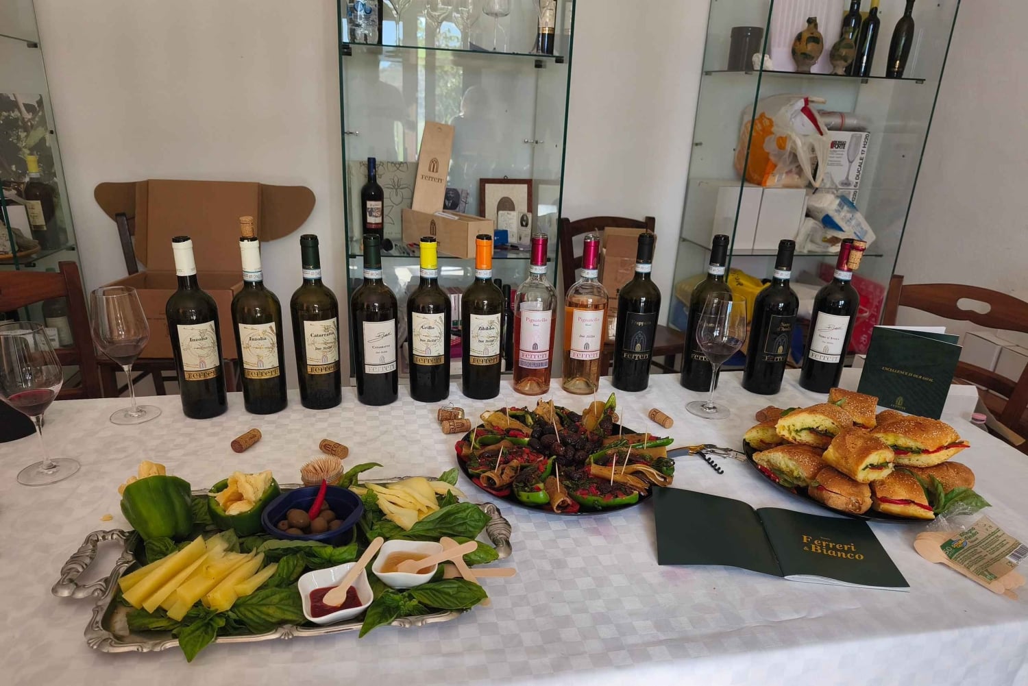 Na contrada Salinella, degustação didática de vinhos típicos da Sicília