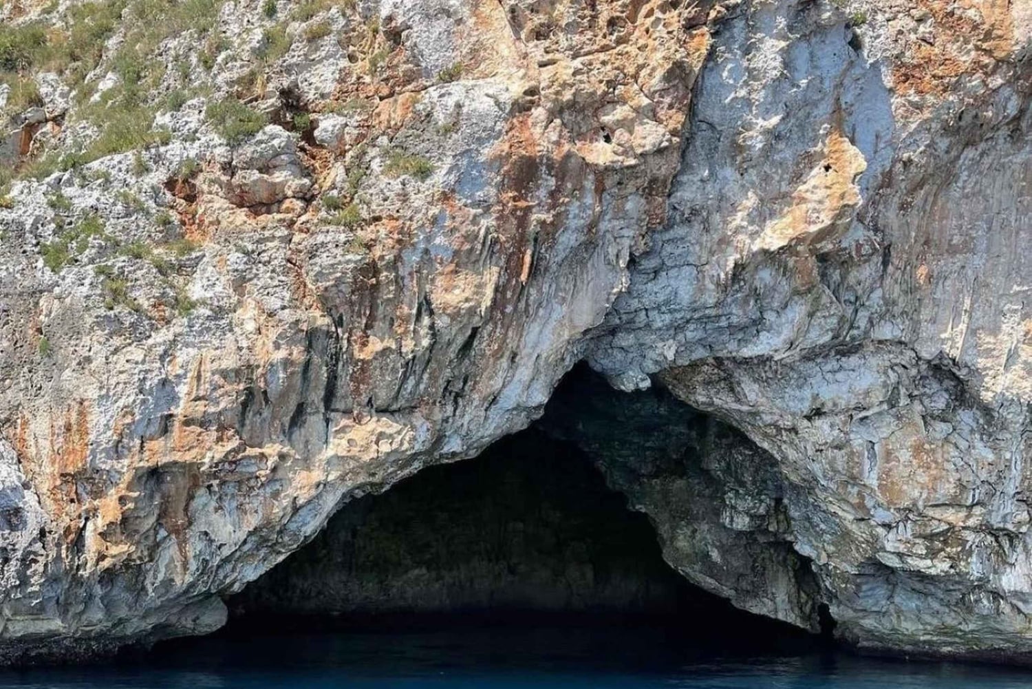 サレントの洞窟を探索する1時間のボートツアー