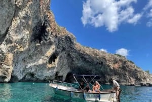 Excursion en bateau d'une heure à la découverte des grottes du Salento