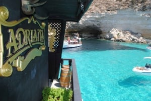 Lampedusa: Rondvaart per piratenschip met lunch en muziek