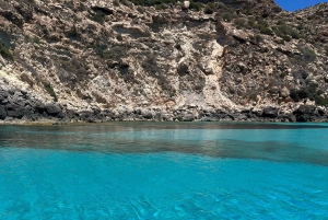 Lampedusa: cruzeiro de barco com paragens para nadar e almoço italiano