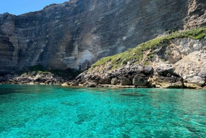 Lampedusa: cruzeiro de barco com paragens para nadar e almoço italiano
