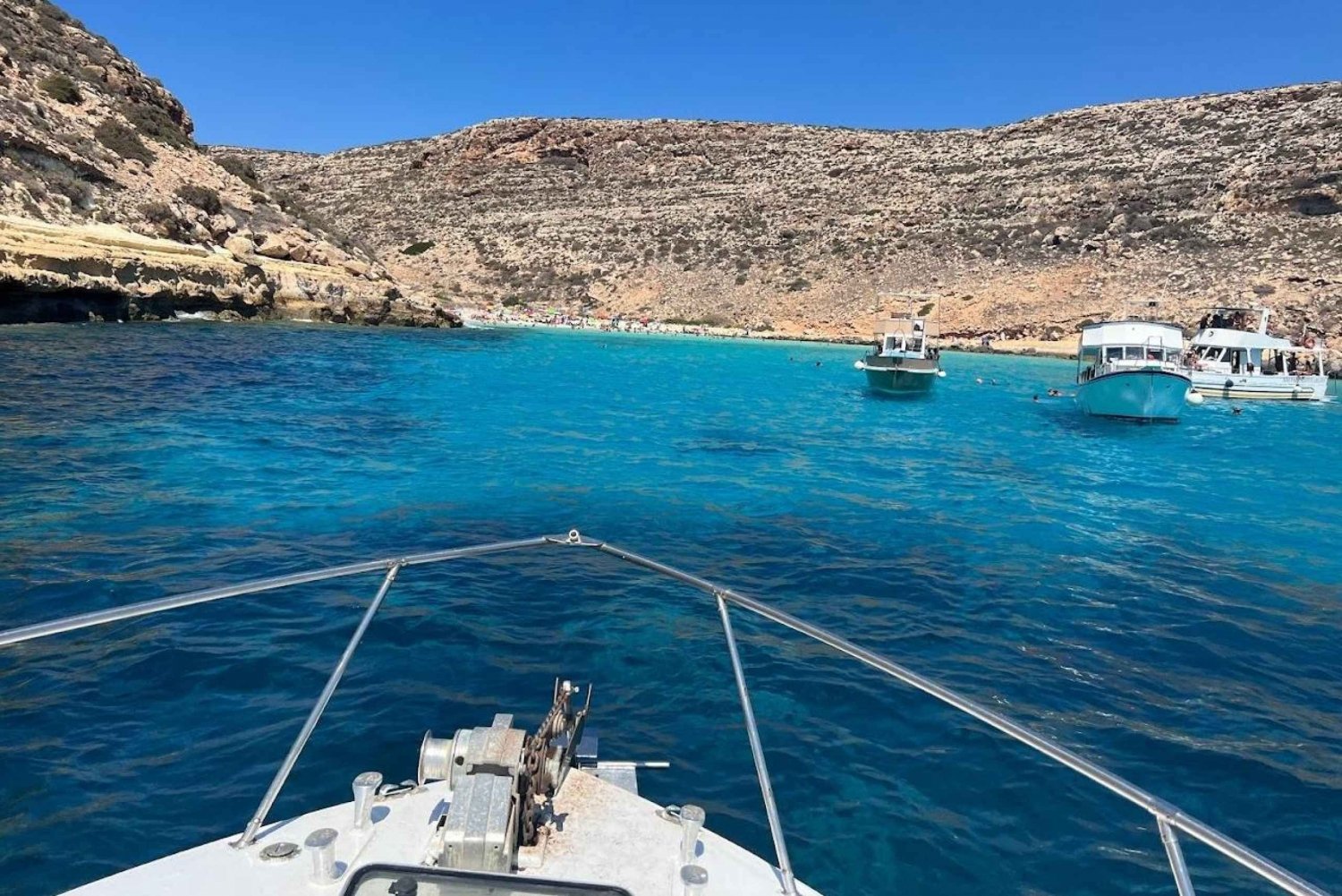 Lampedusa: Elegant Day Boat Tour with Lunch on board
