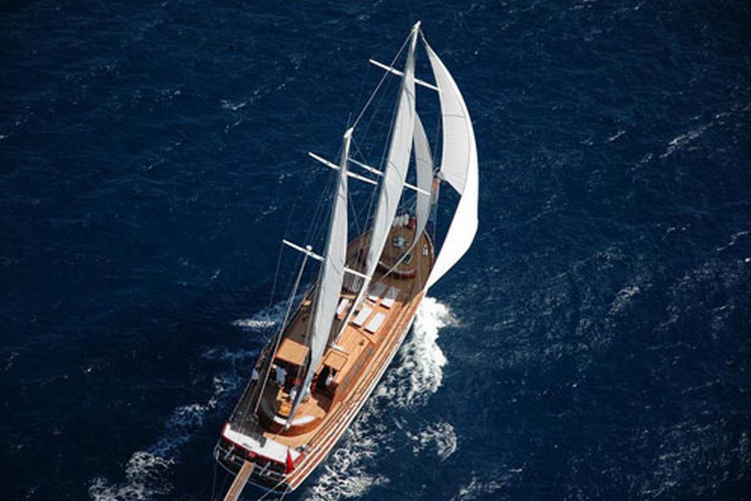 Lampedusa: Elegante dag rondvaart met lunch aan boord