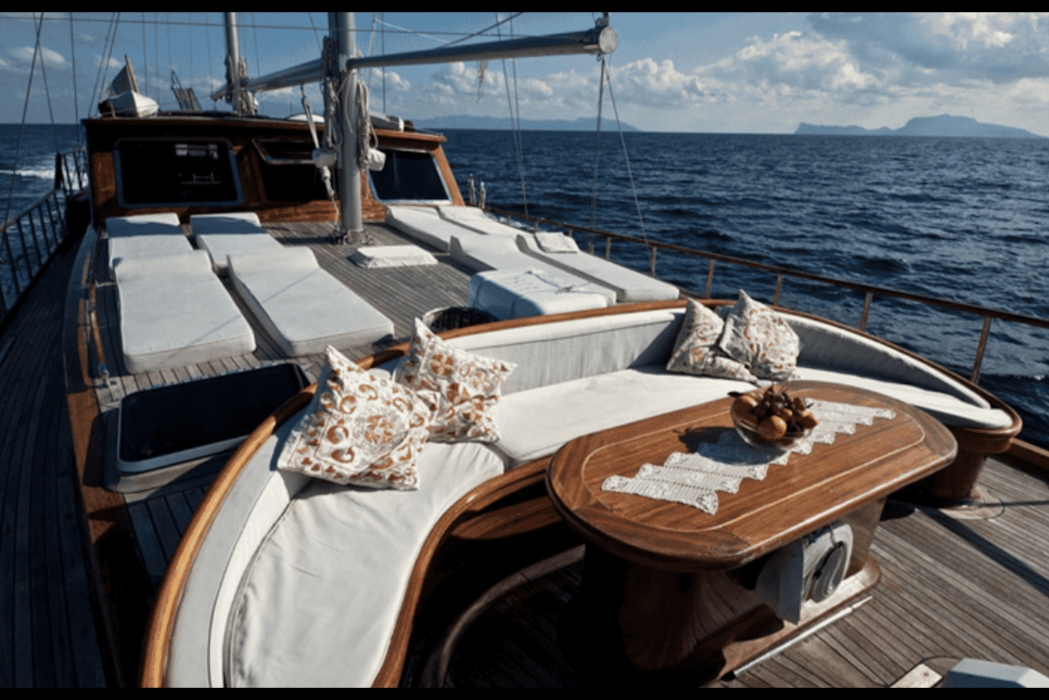 Lampedusa: Elegante dag rondvaart met lunch aan boord