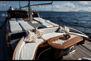 Lampedusa: Elegante dag rondvaart met lunch aan boord