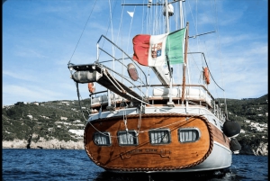 Lampedusa: Elegante dag rondvaart met lunch aan boord