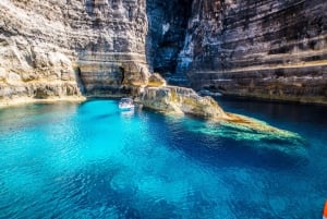 Lampedusa: Passeio de iate, paradas para banho e almoço típico