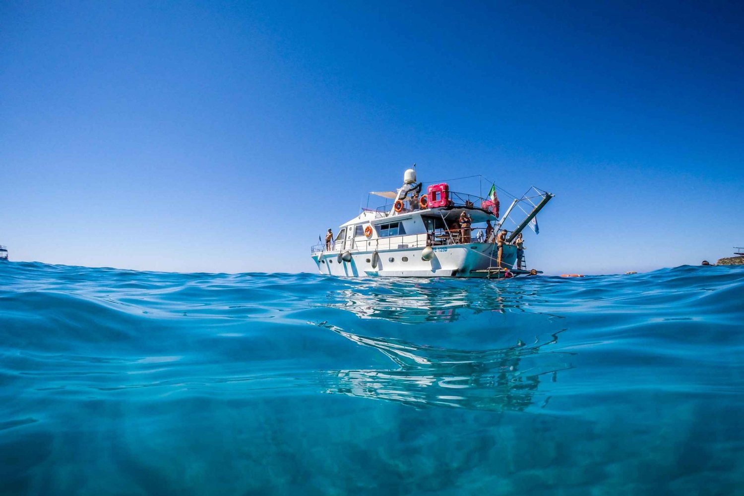 Lampedusa : Excursion en bateau d'une journée complète avec déjeuner à bord.