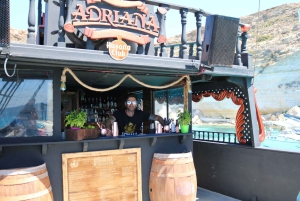 Lampedusa: Passeio de barco em um navio pirata com almoço e música