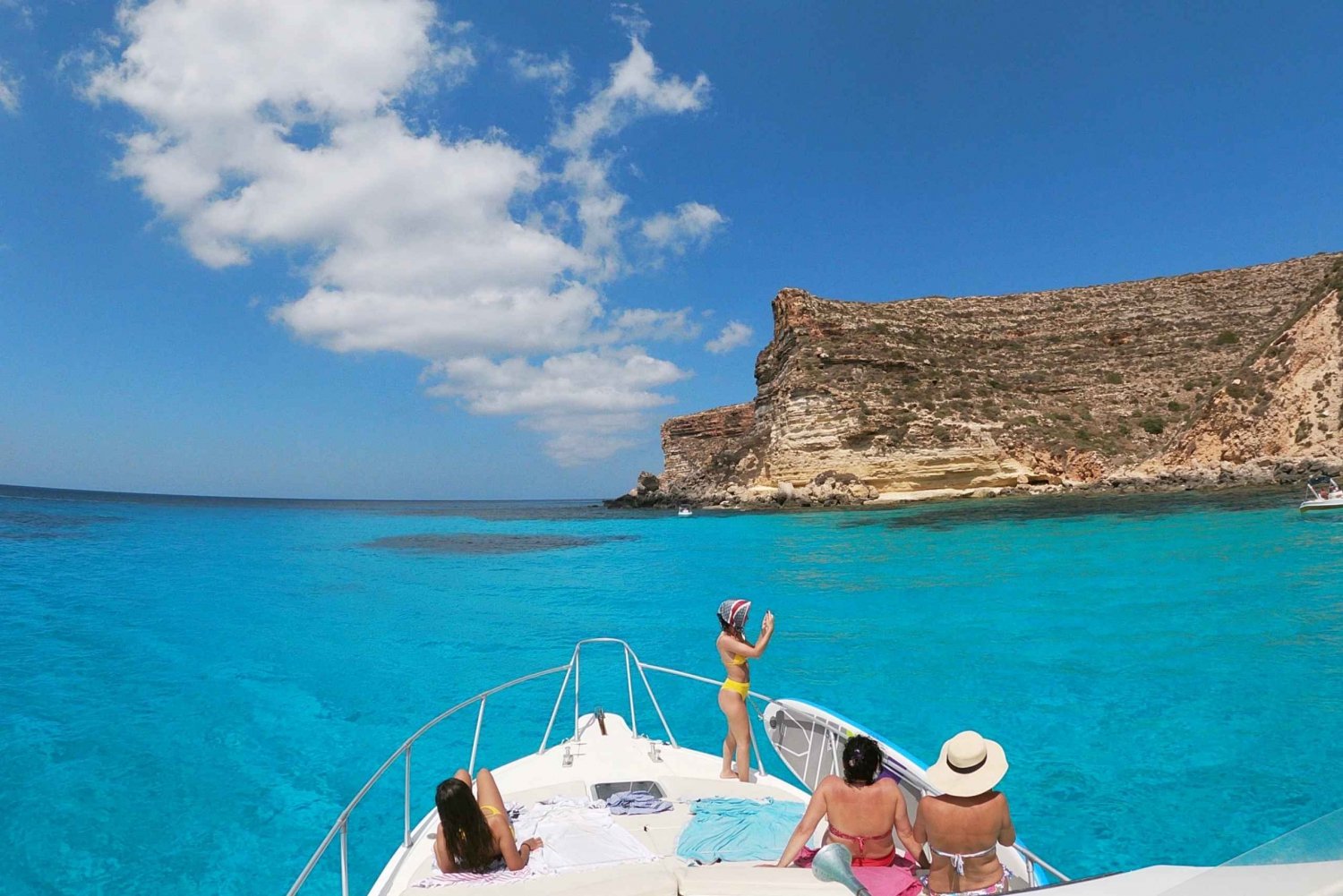 Lampedusa: Boat Tour with Lunch