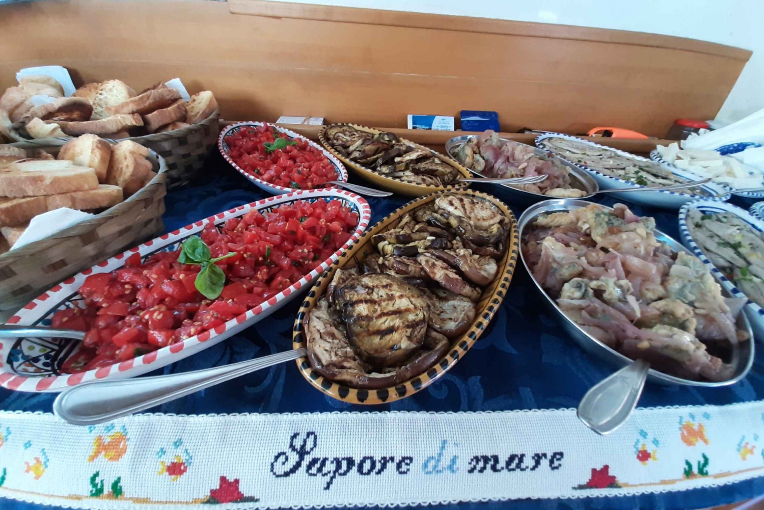 Lampedusa: Boat Tour with Lunch