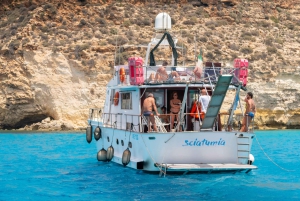 Lampedusa: Excursión en yate, paradas para nadar y almuerzo típico