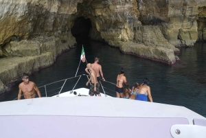 Lampedusa: Excursión en yate, paradas para nadar y almuerzo típico