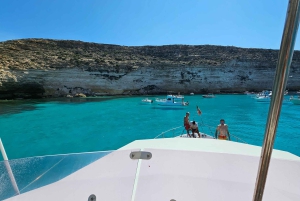 Lampedusa: Excursión en yate, paradas para nadar y almuerzo típico