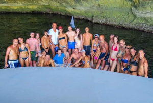 Lampedusa: Excursión en yate, paradas para nadar y almuerzo típico