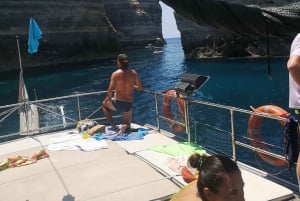 Lampedusa: Yachtausflug, Badestopps und typisches Mittagessen