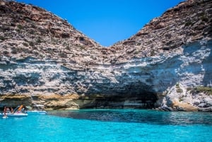 Lampedusa: Yachtausflug, Badestopps und typisches Mittagessen
